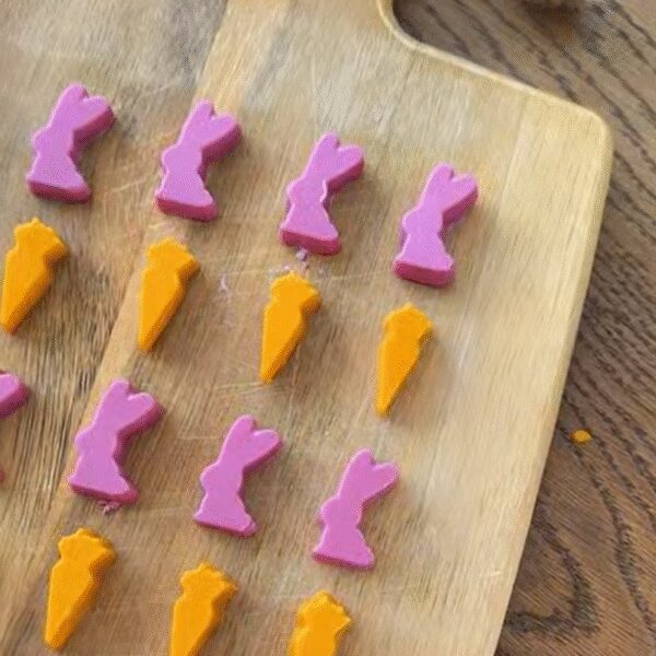 Chokladform Hare & Morot, candy mould - Wilton