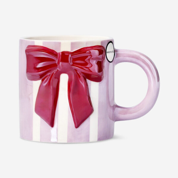 Randig mugg med präglad rosett - 320 ml